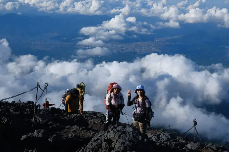 🏔️ ปีนเขากำลังกลับมาฮิต! ใกล้เข้าหน้าหนาวนี้ ใคร ๆ ก็อยากไปพิชิตยอดเขาและชมบรรยากาศสวย ๆ 🌿
