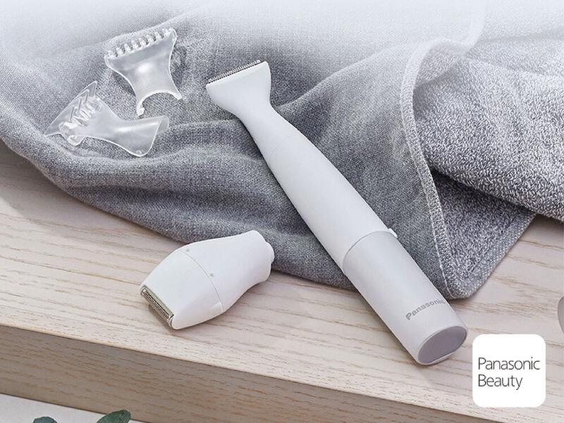 Product image Panasonic เครื่องตัดแต่งขนบิกินี่ รุ่น  ES-WV62B-HL  แถมหัวต่อ 4 ชิ้น ดีไซน์กันน้ำทั้งตัวเครื่องและส่วนหัว แบตเตอรี่AA 2