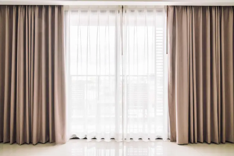เลือกผ้าม่านยังไงให้เข้ากับสไตล์ห้อง: เคล็ดลับจัดบ้านให้น่าอยู่และลงตัว