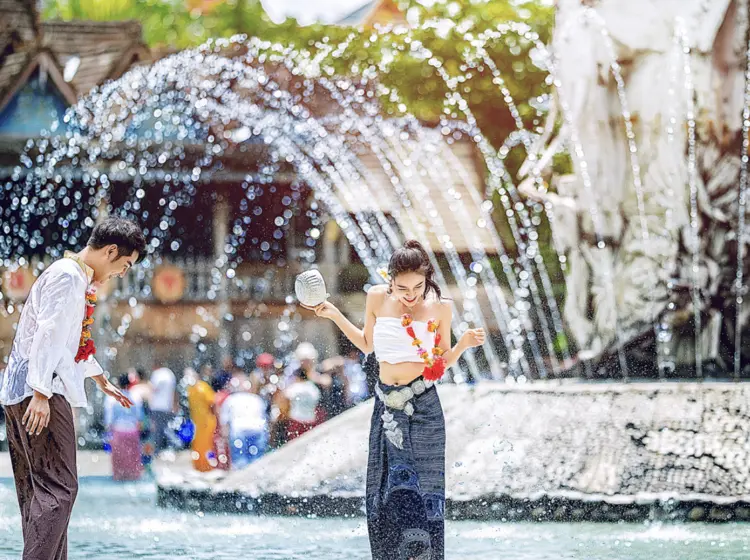 คู่มือแฟชั่นชายรับสงกรานต์: แม้แต่เล่นน้ำก็เท่ได้