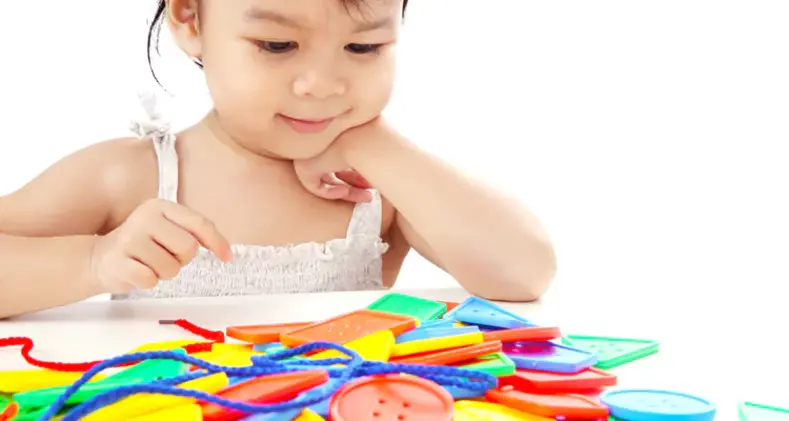 กิจกรรมเสริมพัฒนาการสมองและกล้ามเนื้อมัดเล็ก ที่พ่อแม่ควรรู้ เพื่อเสริมทักษะลูกให้พร้อมเรียนรู้ตั้งแต่วันนี้