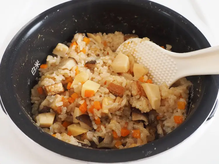 🍚 กลิ่นข้าวสวยร้อน ๆ จากหม้อหุงข้าวที่ทำให้บ้านอบอุ่น