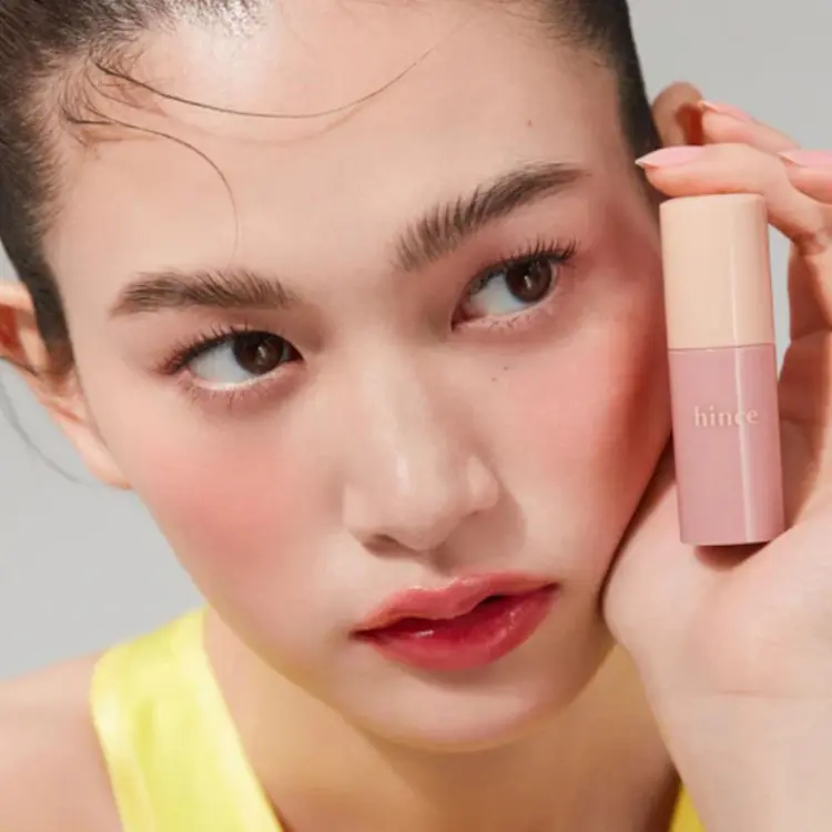 บลัชครีมแท่ง ทำให้หน้าดูผ่อง สดใส ใครเห็นก็มองว่าน่ารัก!