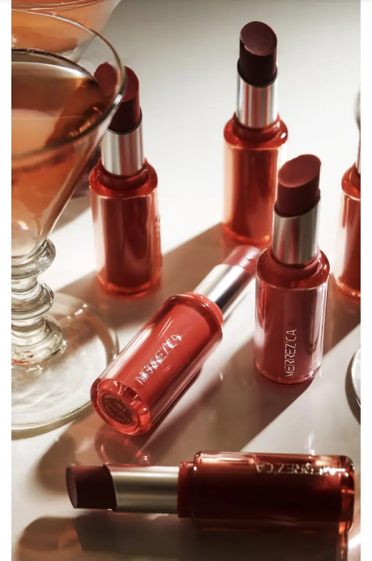 สินค้ามาแรงตัวใหม่ Merrezca Crystal Moist Lip
ลิปลูกแก้วฉ่ำวาวเล่นแสง ปากสวยอิ่มน้ำขั้นสุด