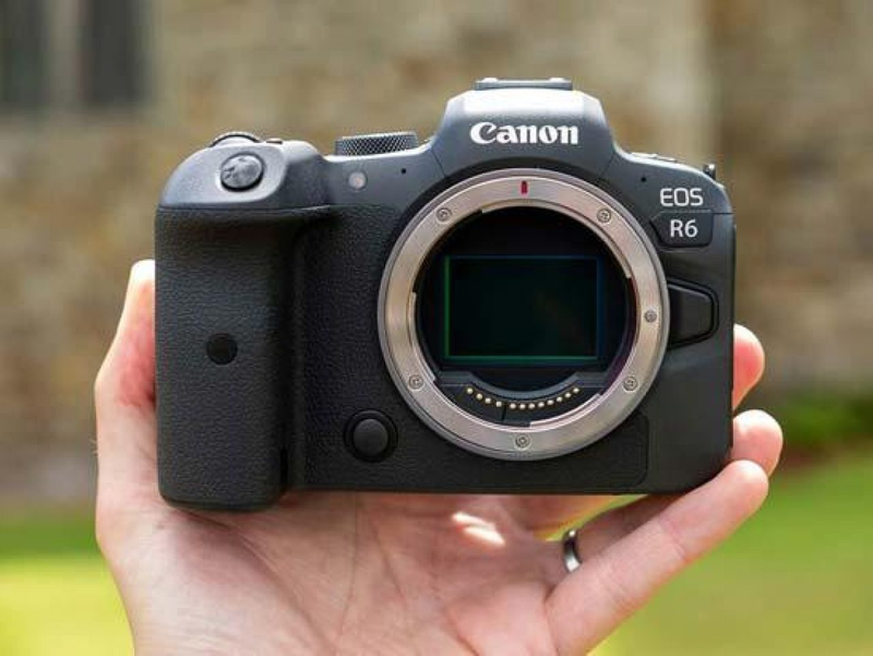 2. Canon EOS R6