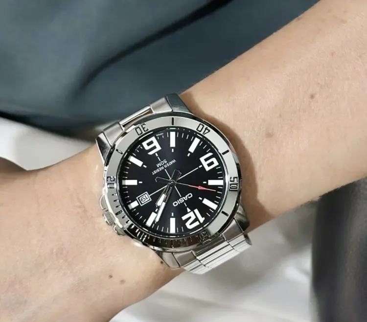 CASIO MTP-VD01D-1BVUDF นาฬิกาข้อมือคลาสสิกที่เรียบ เท่ และดูดีได้ทุกโอกาส