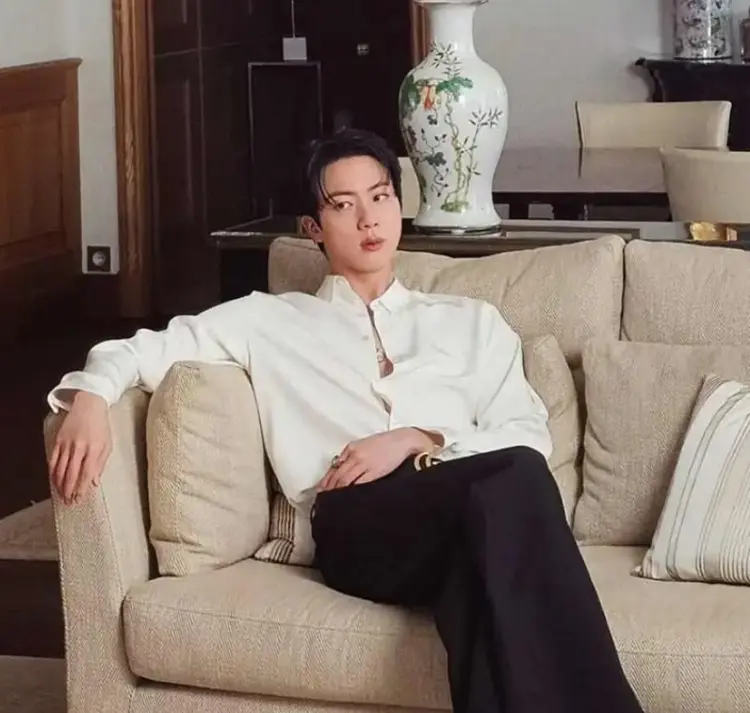 🌟 Jin BTS กับ Milan Fashion Week 2025: เมื่อ K-pop พบแฟชั่นระดับโลก