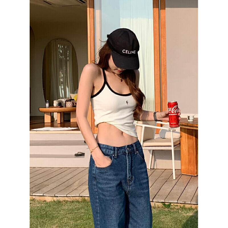 Product image Anna Tank Top 690.- เสื้อกล้ามดีไซน์เว้าคอ ทรงสวย ใส่เข้ารูปกระชับสัดส่วน เนื้อผ้าหนาและยืดใส่สบาย 3