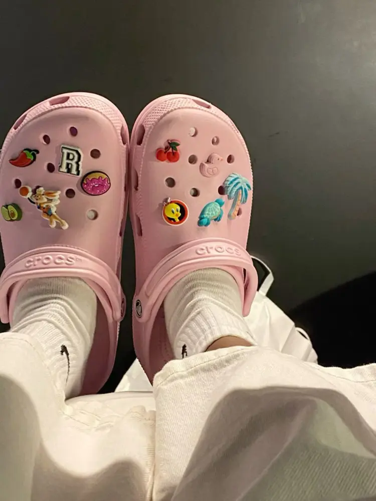 ขวัญใจแฟชั่นช่วงซัมเมอร์! รองเท้าผู้หญิง CROCS Classic Platform Clog มาแล้ว!