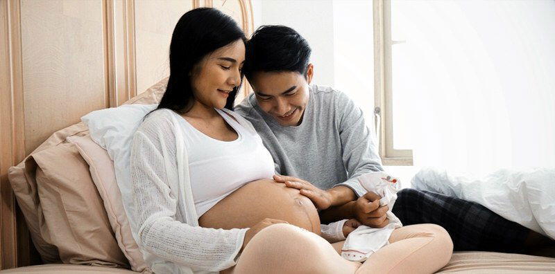 พ่อเล่นกับลูกในท้อง กระตุ้นพัฒนาการ เสริมความฉลาดให้ลูก