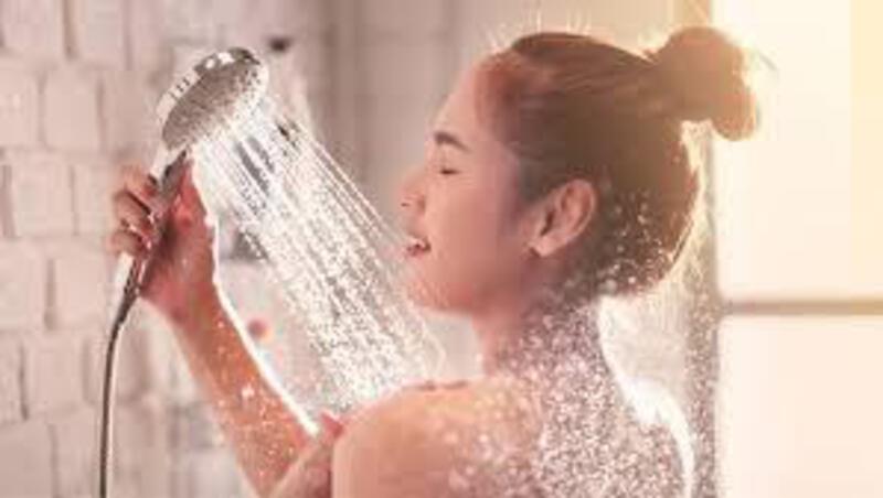 อาบน้ำอุ่นหรือน้ำเย็น แบบไหนดีต่อสุขภาพกว่ากัน