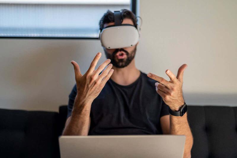 Working in virtual reality for a week made people less productive | New Scientist