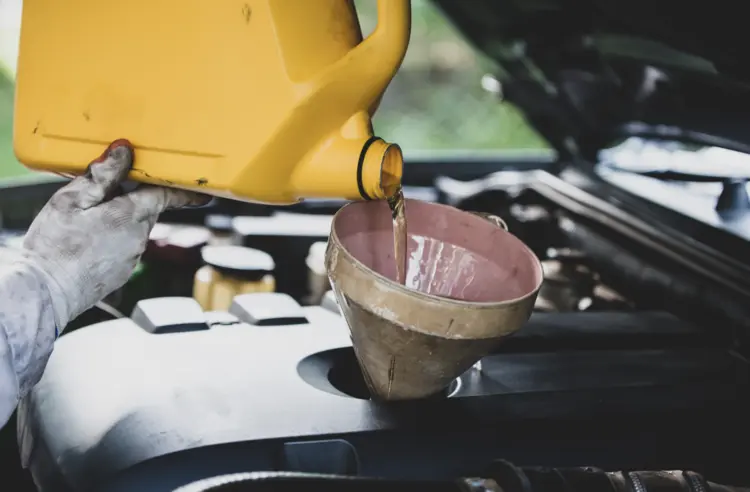 น้ำมันเครื่อง ทำไมเราถึงต้องเปลี่ยนบ่อย ๆ ?