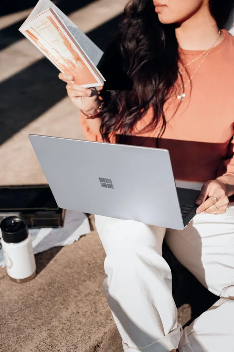 แล็ปท็อป AI+” ด้วย Surface Laptop 13” จาก Microsoft