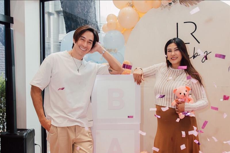 รวมรูปภาพของ &quot;นุ่น-หลุยส์&quot; เฉลยเพศลูกแล้ว ว่าที่คุณพ่อคุณแม่กอดกันซึ้ง  ดีใจมาก รูปที่ 3 จาก 15