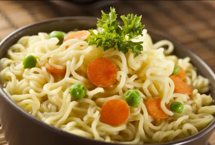 คู่มือเอาตัวรอดในออฟฟิศ : กินบะหมี่สำเร็จรูปไม่แปลว่าเราไม่มีตังค์