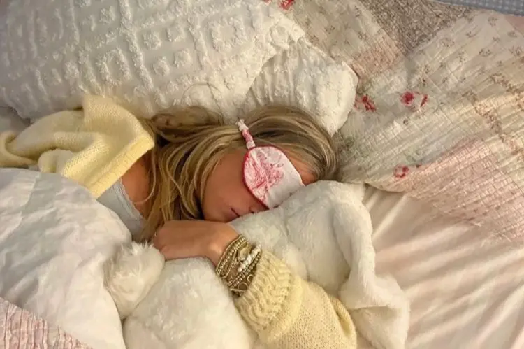 😴 หลับสบายด้วยการมีผ้าปิดตา: เคล็ดลับง่ายๆ เพื่อการนอนลึกที่แท้จริง