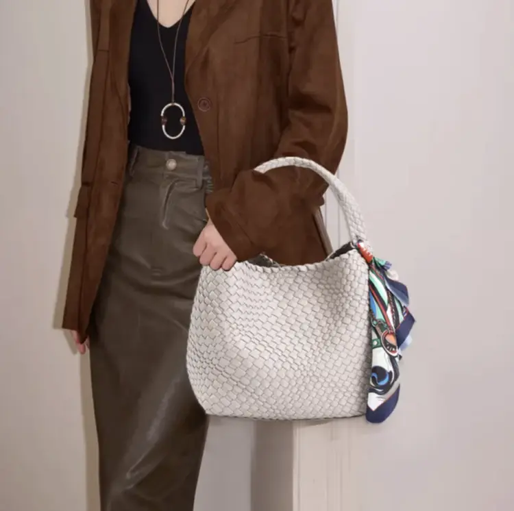 David Jones OXFORD TAN – กระเป๋าเรียบหรู ที่สะท้อนสไตล์เหนือเวลา