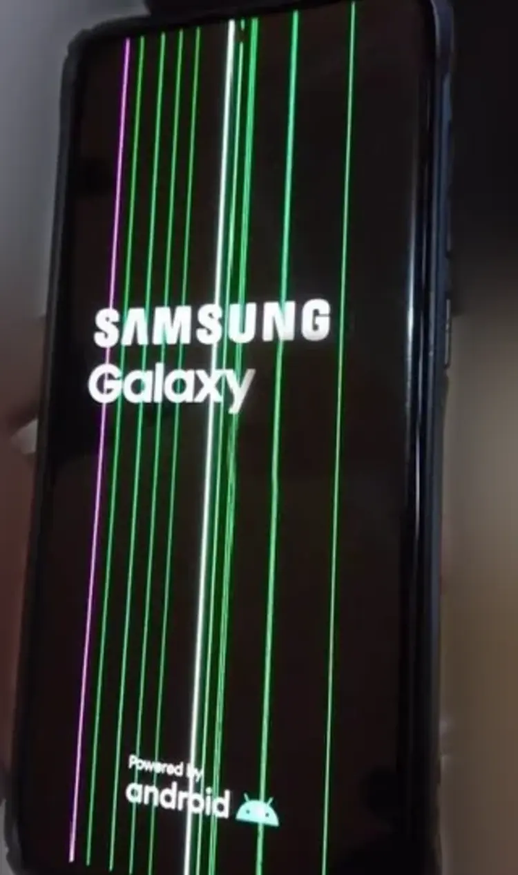 ปัญหาหน้าจอ Samsung เป็นเส้นเขียว เมื่อความสวยของจอ AMOLED กลายเป็นฝันร้าย