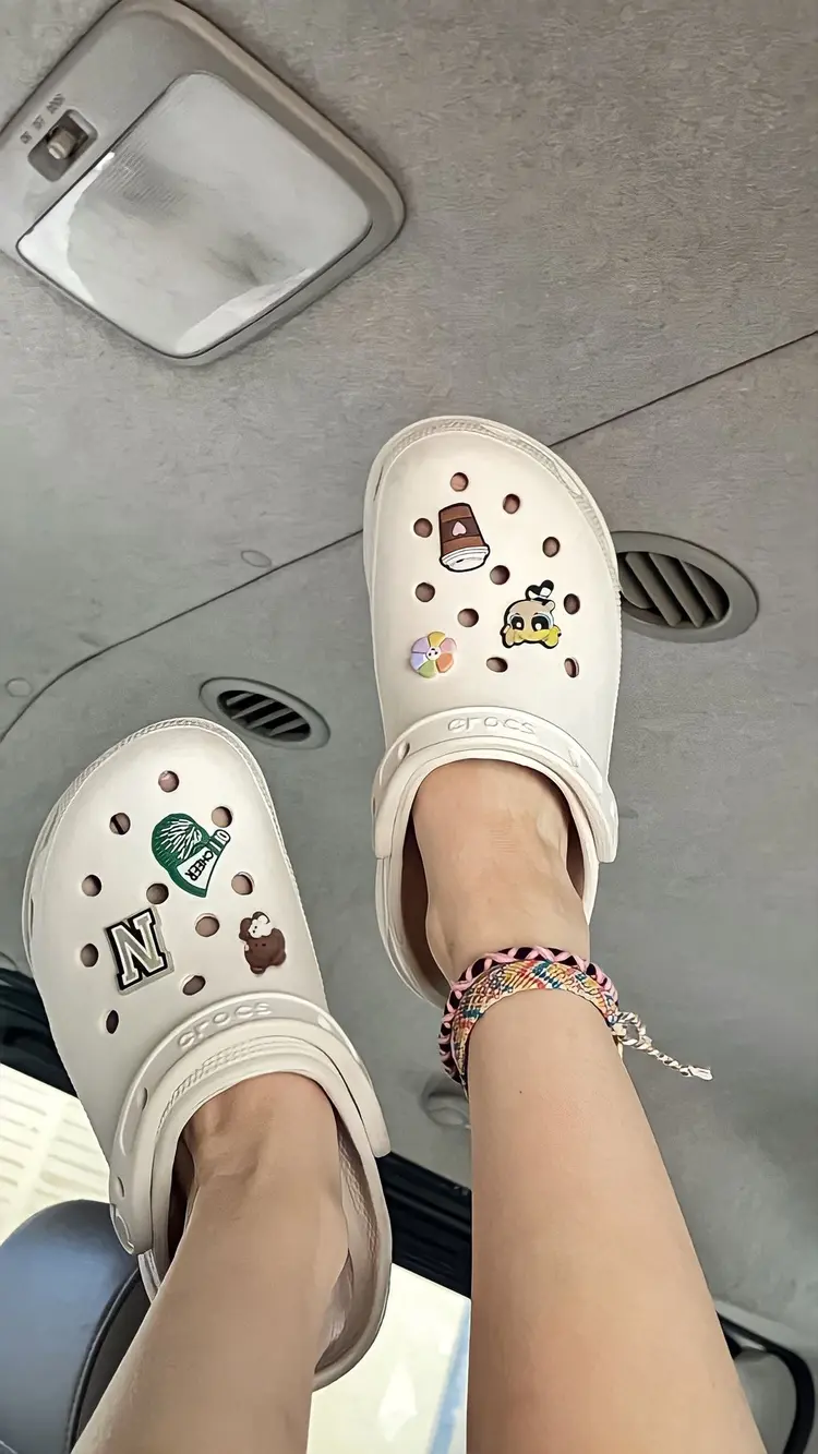 ทำไม Jibbitz Crocs ถึงควรซื้อ ? และสายแฟชั่นควรเลือกยังไง