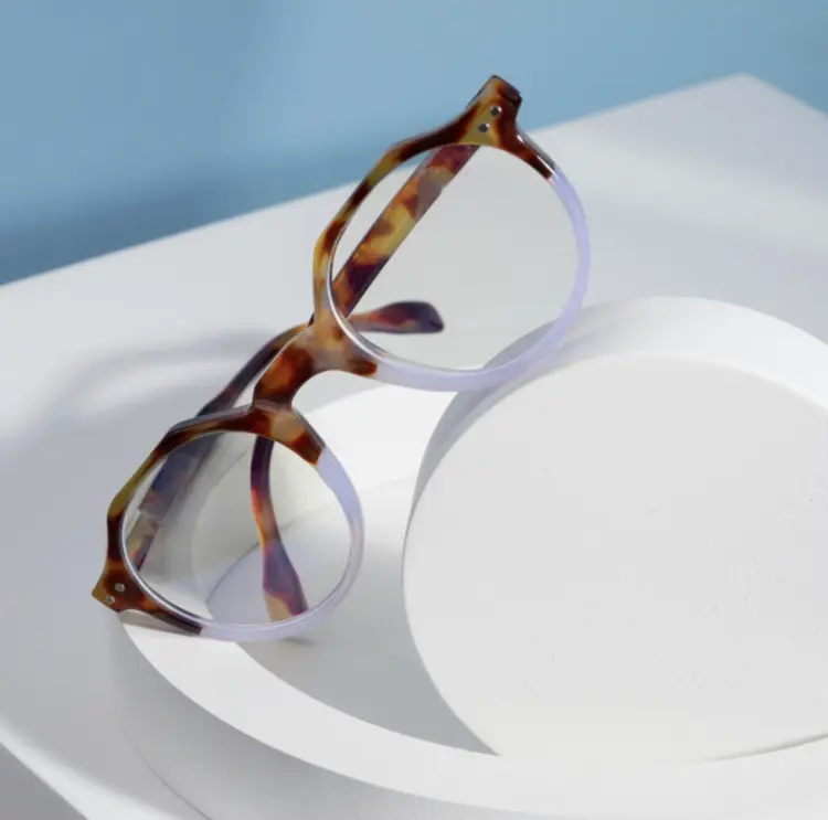 แว่นกรองแสง ตัวช่วยถนอมดวงตายุคดิจิทัลที่หลายคนมองข้าม