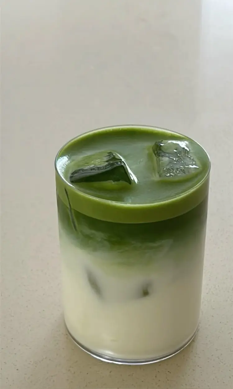 🍵 ทำไมการดื่มชาเขียวถึงกลายเป็นที่นิยม?