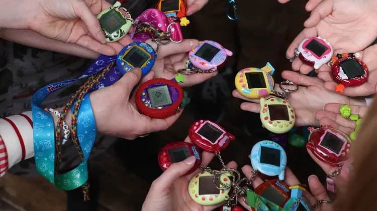 Tamagotchi เกมเลี้ยงสัตว์ ยุค 90 ของเล่นวัยเด็กที่หวนกลับมาอีกครั้ง