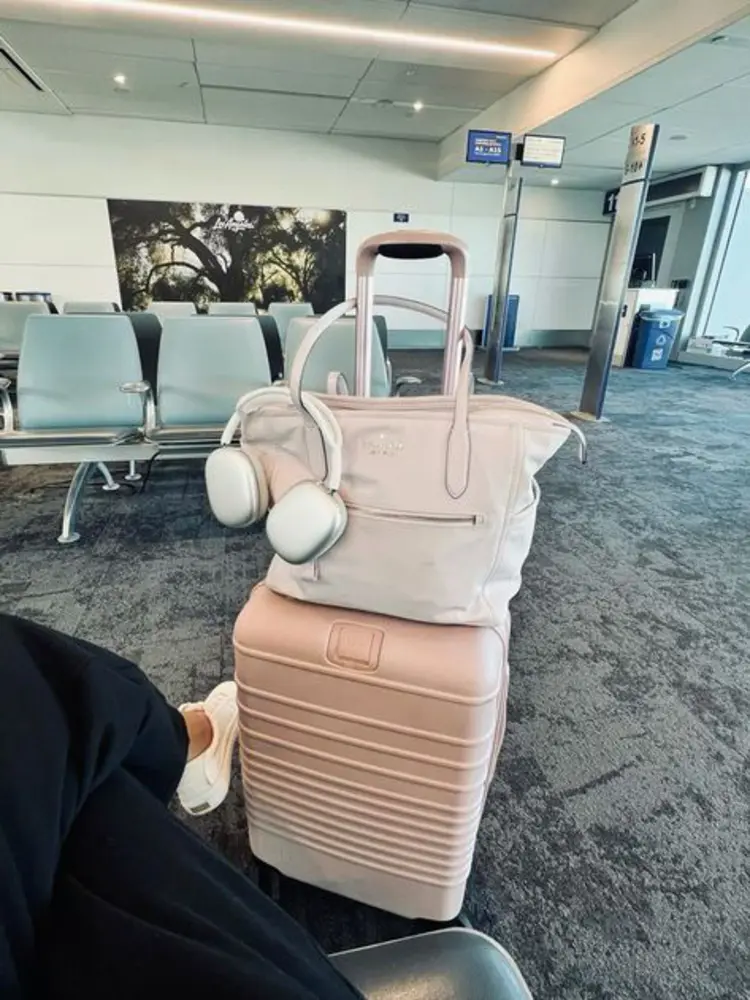 ทำไม “กระเป๋าเดินทางแบบถือ (carry-on/ถือขึ้นเครื่อง)” ถึงควรมี