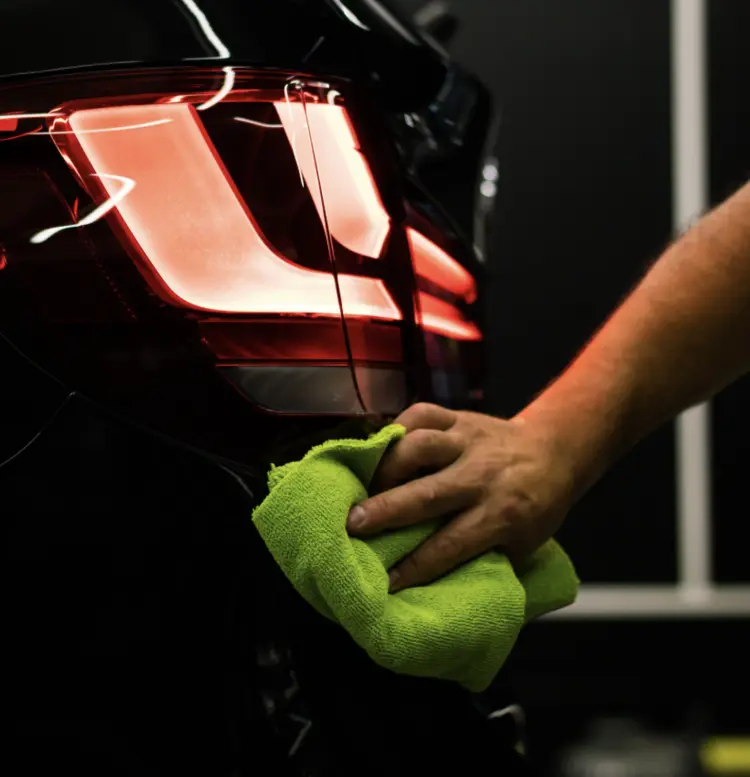 น้ำยาขัดเงารถ ไอเทมที่คนรักรถต้องมี