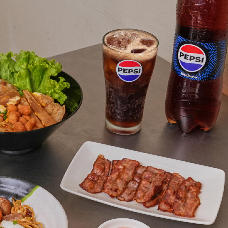 อาจเป็นรูปภาพของ ผัดหมี่ และ ข้อความพูดว่า &quot;PEPSI PEPSI PEPSI மதර்නම ไมมีน้ำตาล ไม่มนำ&quot;