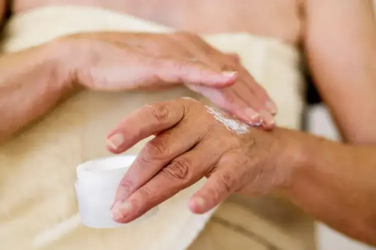 เคล็ดลับการดูแลมือ | ทำไมการดูแลมือจึงสำคัญต่อสุขภาพผิวและเล็บ