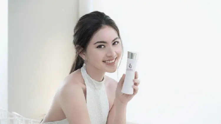 ทำไมน้ำตบ ZA ถึงครองใจสาว ๆ มานาน ? คำตอบอยู่ที่ผิวคุณ