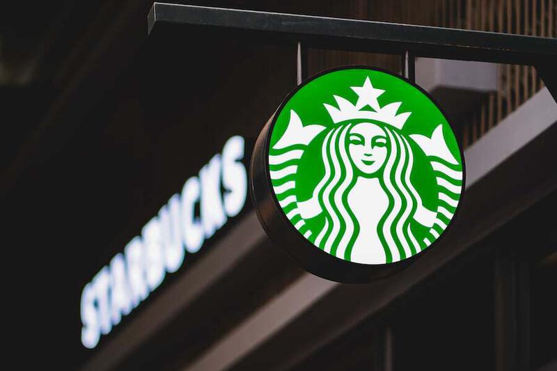Starbucks ปิด 400 สาขาในสหรัฐอเมริกา | Brand Inside