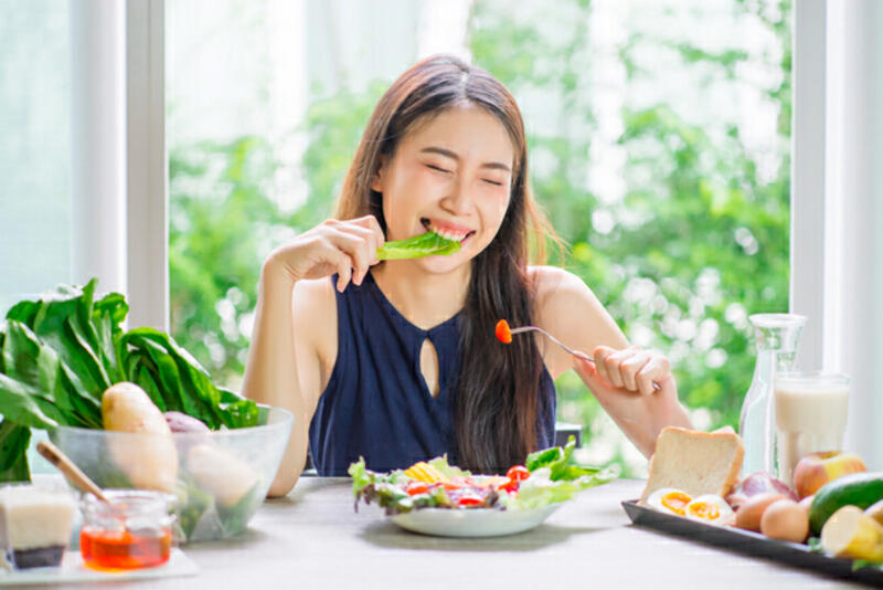 อาหารเพื่อสุขภาพ กินอย่างไรให้ได้สารอาหารครบถ้วนและเพียงพอ - พบแพทย์