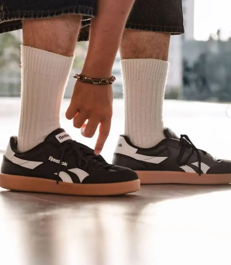 REEBOK รองเท้าเท่ใส่สบาย ดีไซน์คลาสสิกที่ไม่เคยตกยุค