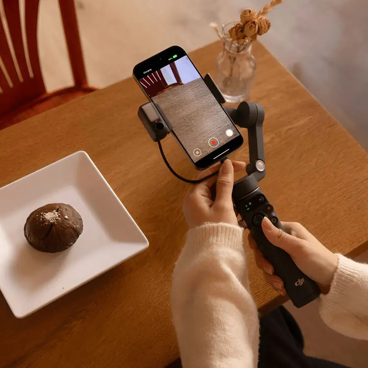 TNW Gimbal กันสั่น 3 แกน พับได้ มาพร้อมไฟ LED – ตัวช่วยสายคอนเทนต์ยุคใหม่ ถ่ายนิ่งทุกช็อต สวยทุกมุม