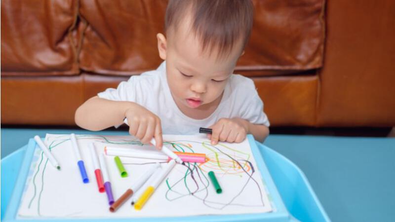 พัฒนาการกล้ามเนื้อมัดเล็ก : การเขียนหนังสือและการวาดรูป - October 2025 |  Motherhood Thailand