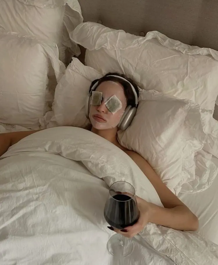 ชอบฟังเพลงผ่านหูฟังใช่ไหม ? อย่าเผลอหลับไปโดยเปิดเพลงนะ 🎧 