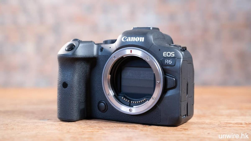 2. Canon EOS R6