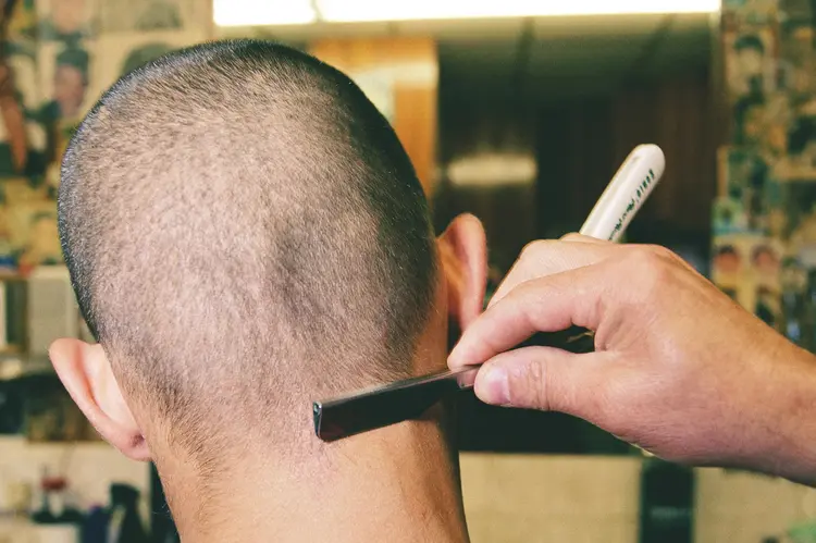 อยากตัดผมทรง Buzz Cut สำหรับหน้าร้อนไหม? นี่คือเคล็ดลับจากผู้เชี่ยวชาญเกี่ยวกับวิธีรักษาทรง Buzz Cut ของคุณ