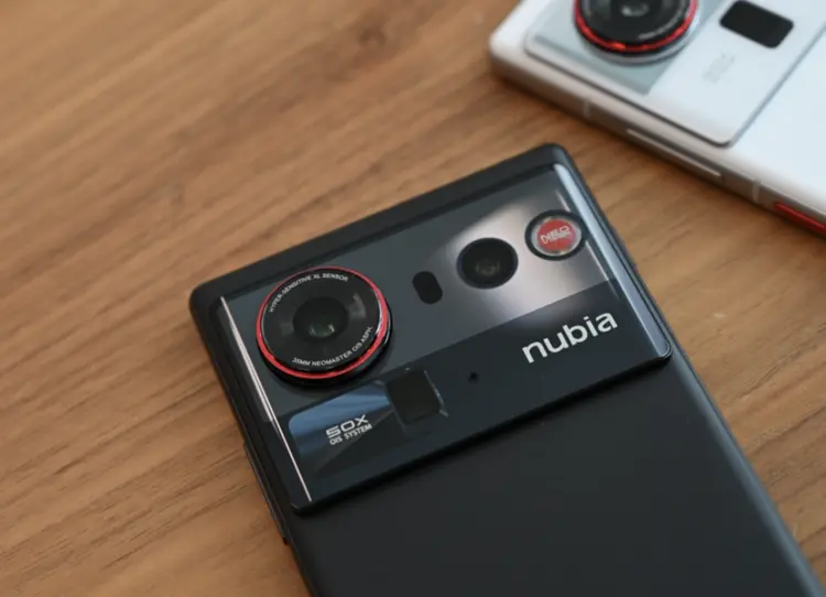 เผยโฉม Nubia Z80 UItra สีดำและสีขาวคลาสสิกไม่ซ้ำใคร!