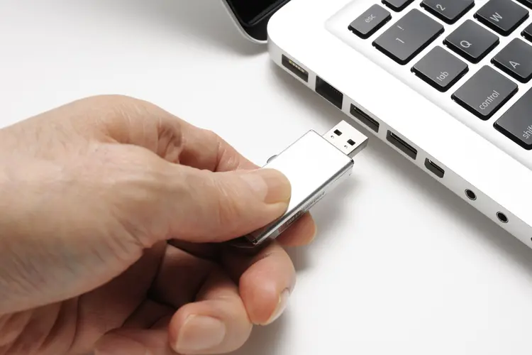 ✨ แฟลชไดร์ (Flash Drive) ตัวช่วยจัดเก็บข้อมูลที่เล็กแต่ทรงพลัง ✨