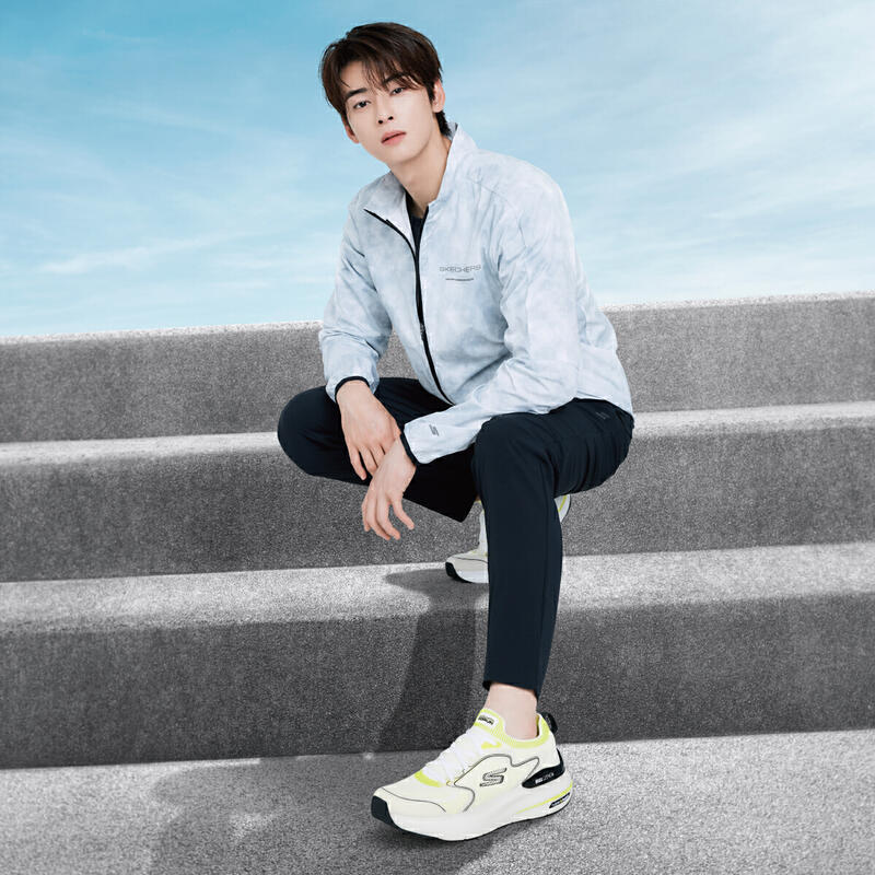 SKECHERS Max Cushioning Hyper Burst 轻量中底高回弹力跑鞋- Hong Kong Times Square