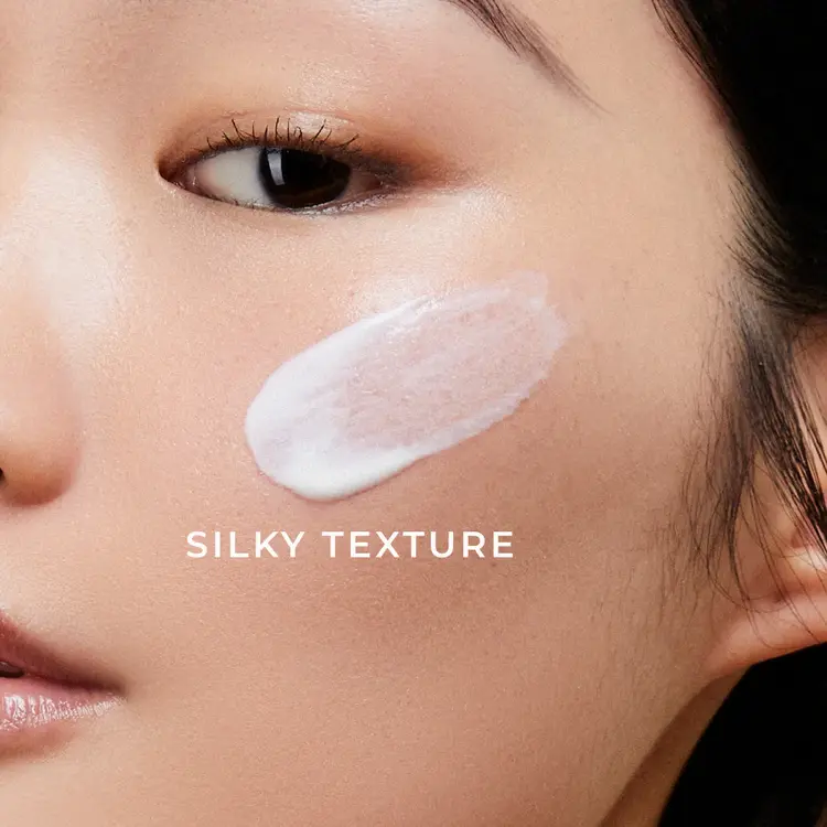 HER HYNESS HEXAPEPTIDE ANTI-AGING SUPER DRY TOUCH SUNSCREEN กันแดดสูตรกันน้ำกันเหงื่อที่ครบทั้งปกป้องผิวและชะลอวัยในหลอดเดียว