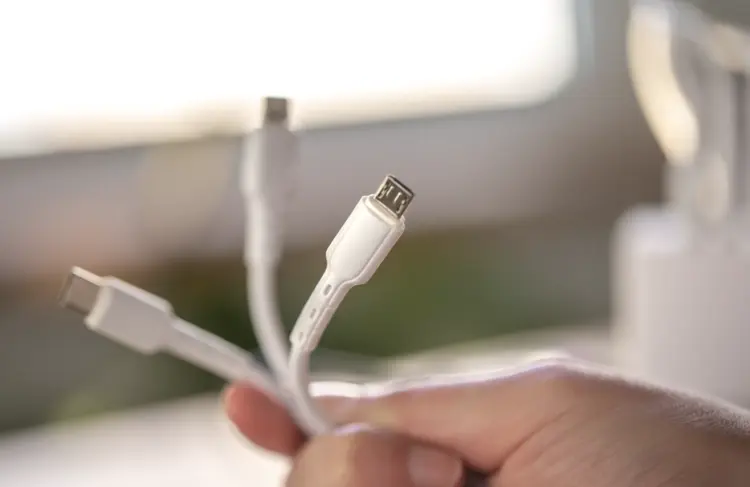 สายชาร์จโทรศัพท์ เลือกอย่างไรให้ดี และปลอดภัย