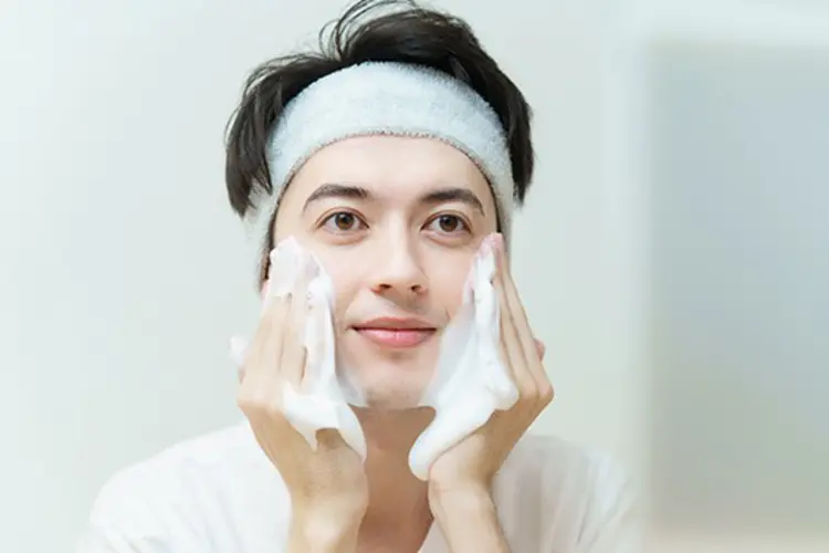 ขั้นตอนการดูแลผิวขั้นสุดยอดสำหรับผิวมัน