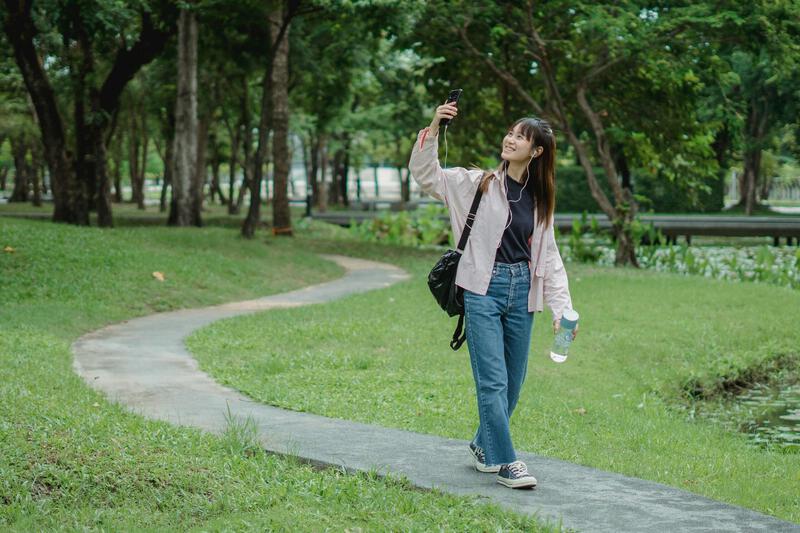 การเดินมีประโยชน์ต่อสุขภาพจิตของเราได้อย่างไรบ้าง? - Peace Please