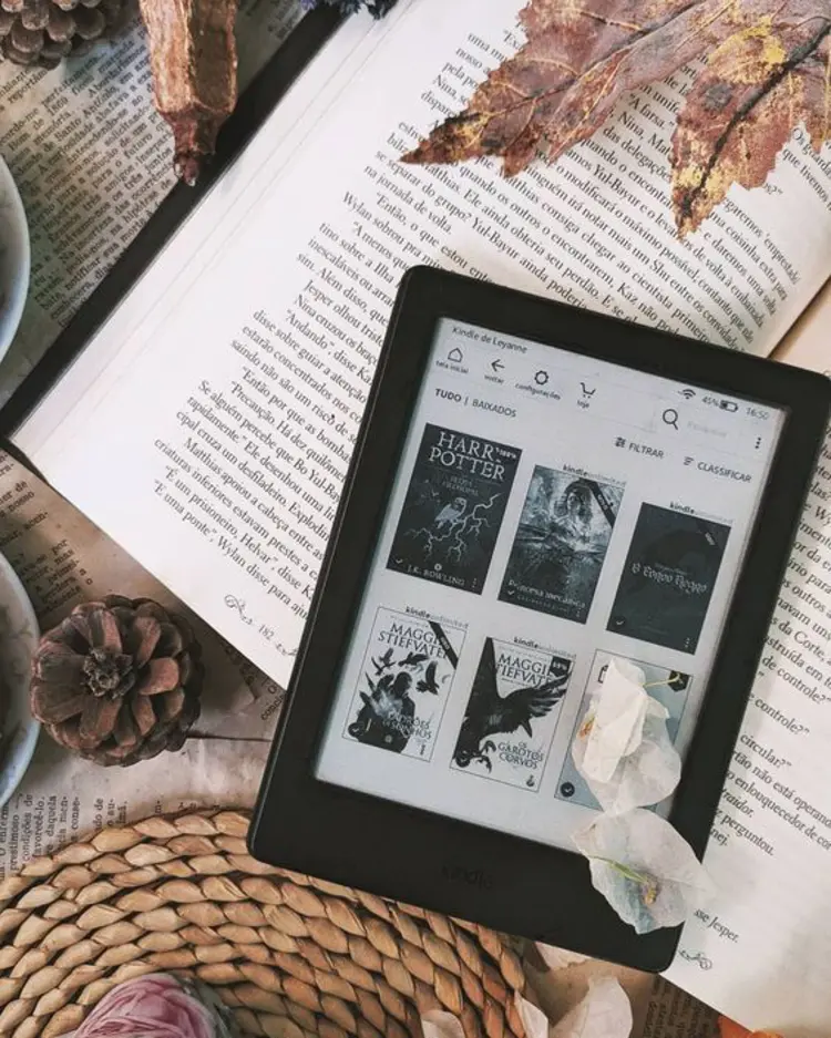 📚 หนังสือรูปเล่ม vs E-Book: อ่านแบบไหนให้ใช่คุณ