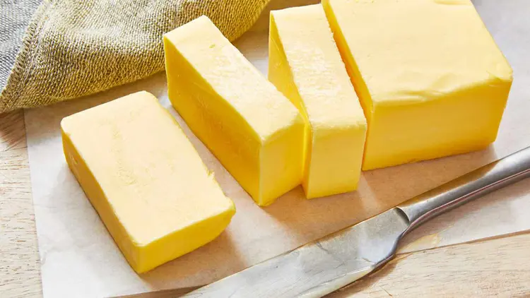 เนยกับมาการีนต่างกันยังไง? เข้าใจง่ายแบบรุ่นพี่แนะแนวที่อยากให้ทำขนมได้อร่อยกว่าเดิม