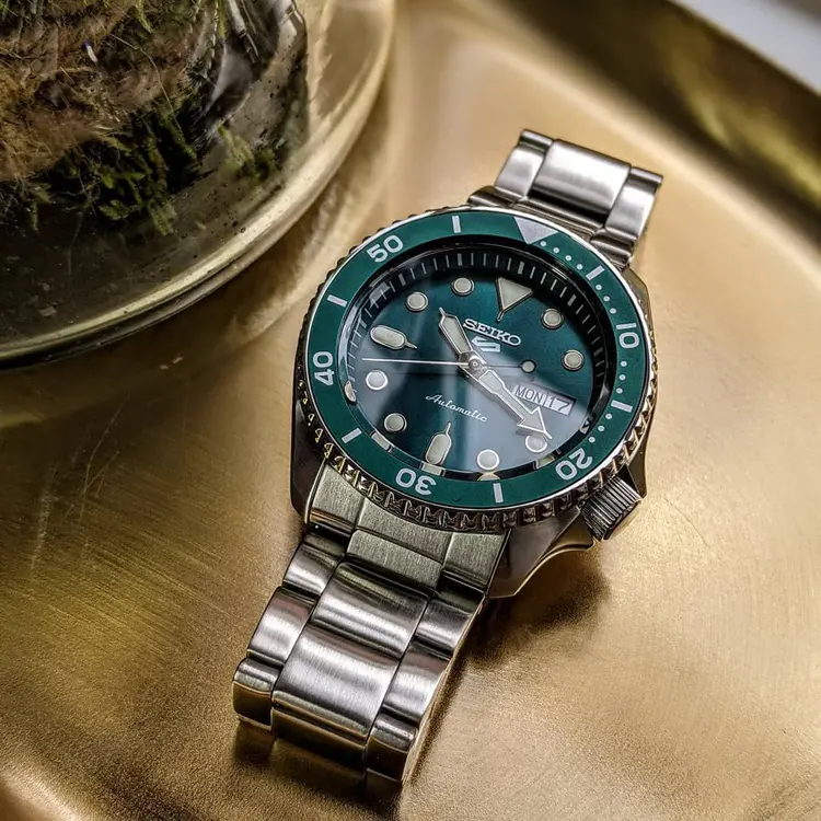 Seikoนาฬิกาผู้ชาย New Seiko 5 Sports Automatic SRPD63K – ความคลาสสิกที่ขับเคลื่อนด้วยหัวใจแห่งเวลา